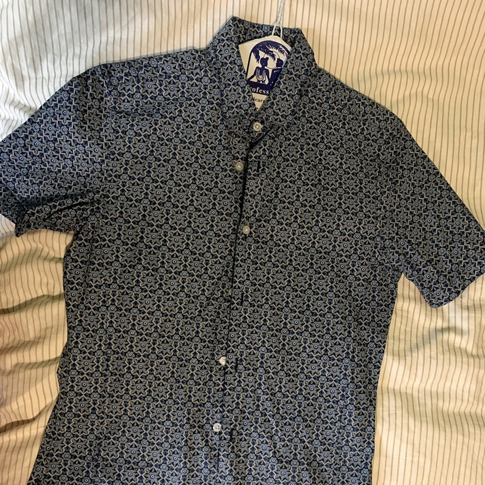 Short-sleeve button-up shirt